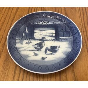 Royal Copenhagen Denmark Christmas Plate In The Old Farmyard 1969 Wall Art